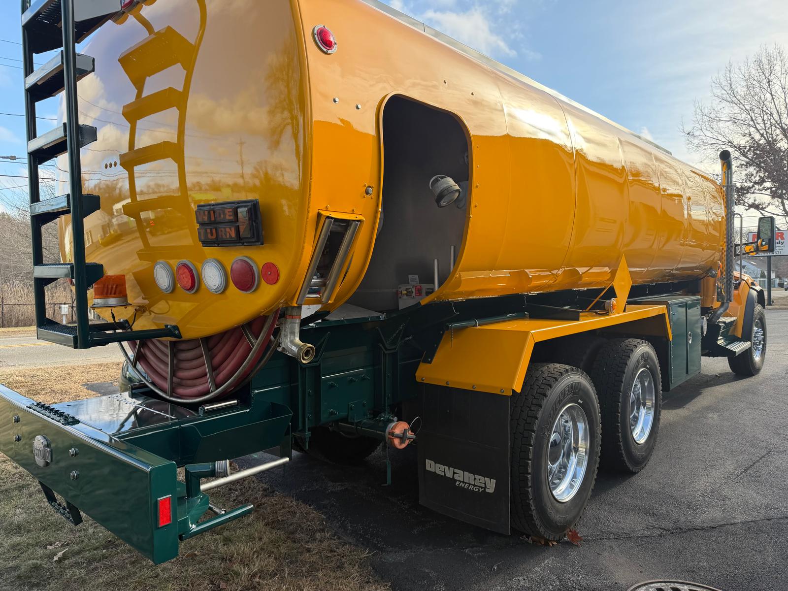 Tanker undercarriage